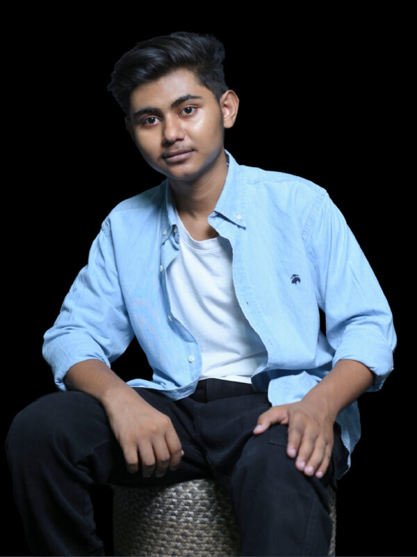 Blackberrys Layered Style: Dark Blue Button-Up Shirt & Light Blue T-Shirt