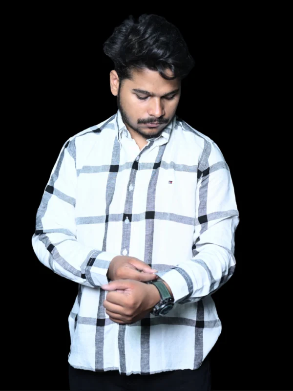 Tommy Hilfiger Classic White Plaid Button-Up Shirt